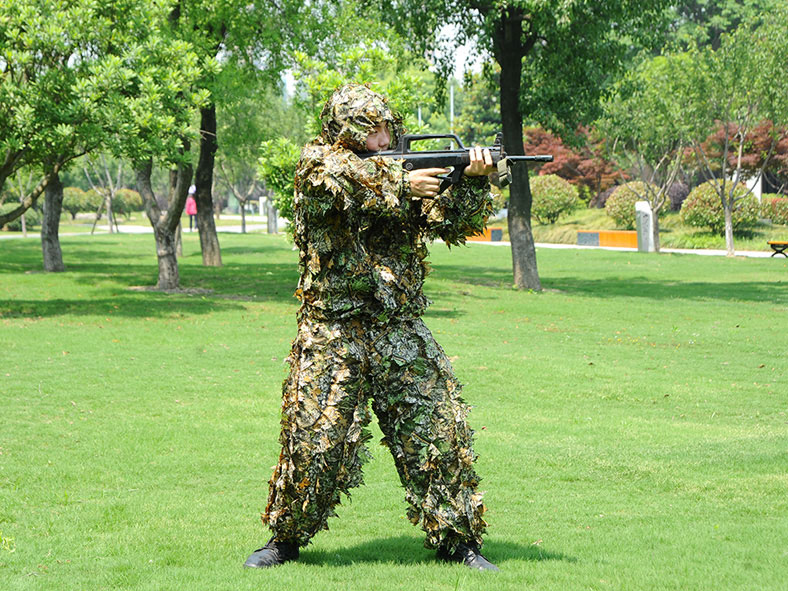 沒有偽裝網(wǎng)的陣地，很容易暴露